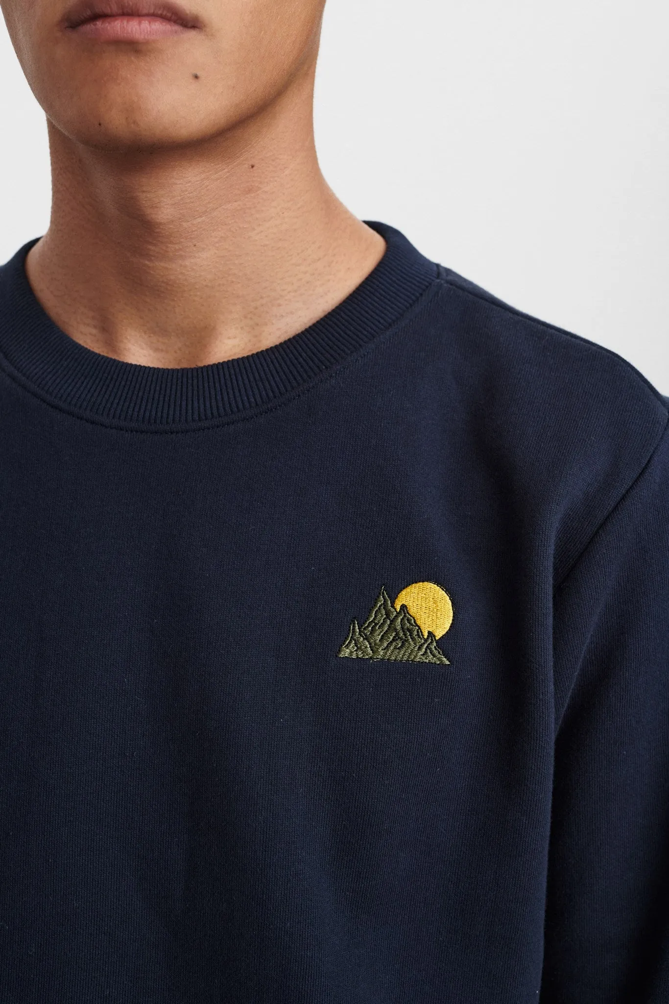 AKALLEN EMBROIDERY SWEAT - Olivine